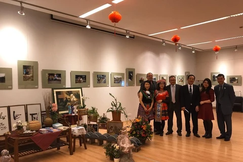 Ouverture d'une exposition de photos sur le Vietnam en Hongrie