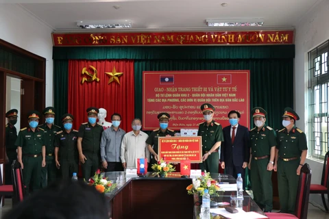 COVID-19 : Remise de matériels médicaux à des provinces du Nord du Laos