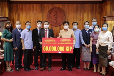 L'ambassade du Vietnam soutient le Laos dans la lutte contre le COVID-19