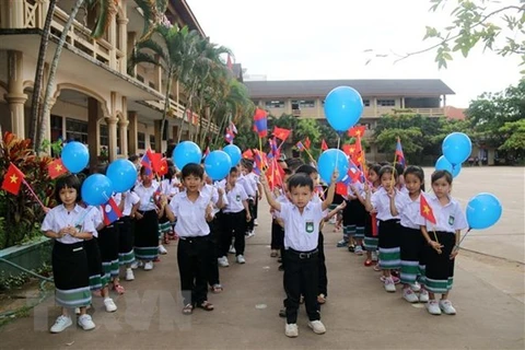 Clôture de l'année scolaire 2019-2020 de l'école bilingue laotien-vietnamien Nguyen Du 