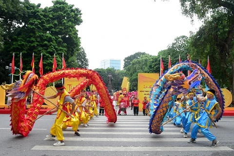 Festival de la danse du dragon à l'occasion du 1010e anniversaire de Thang Long-Hanoi