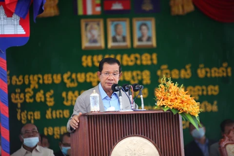 COVID-19 : Le Cambodge reporte l'augmentation des salaires des fonctionnaires et des forces armées