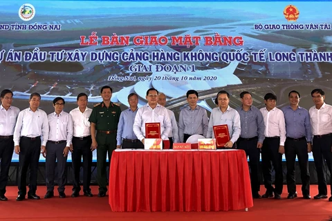 Dong Nai livre le chantier pour la construction de l'aéroport de Long Thanh
