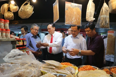 Ouverture de la Foire industrielle et commerciale du delta du Mékong 2020 à Tien Giang
