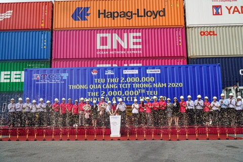 Le port international Tan Cang - Cai Mep accueille le 2.000.000e TEU en 2020