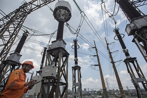 Indonésie: Le gouvernement garantit des subventions à l’électricité pour la communauté en 2021