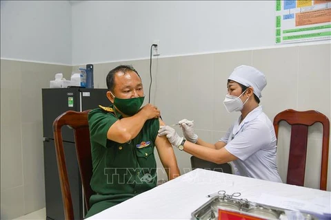 COVID-19 : Près de 54.000 cityoyens vietnamiens sont vaccinés