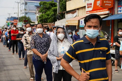 Le gouvernement cambodgien décide de lever le verrouillage à Phnom Penh et Takhmao