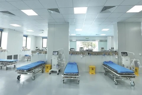 Mise en service d'un hôpital de traitement des patients atteints du COVID-19 à Hanoï