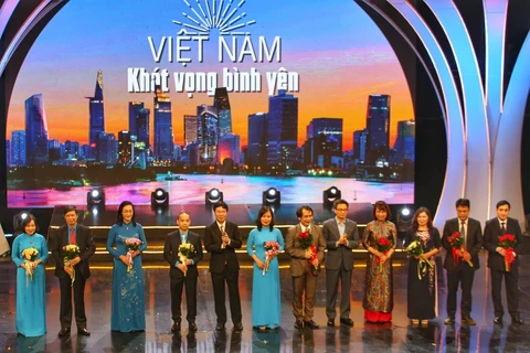  "Vietnam-Aspiration à la paix", un programme honorant les forces au front contre le COVID-19