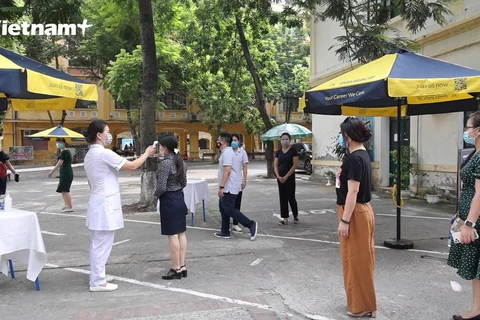 Hanoï: exercices de lutte contre le COVID-19 en prévision de l'examen de baccalauréat 2021