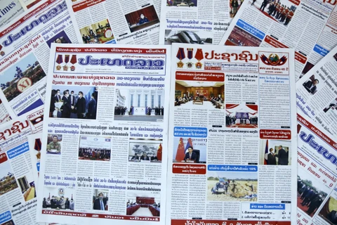 La presse lao couvre la visite officielle au Vietnam du président de l'AN du Laos