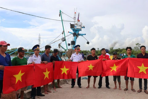 Phu Quoc: mise en œuvre efficace le programme « Les garde-côtes accompagnent les pêcheurs »