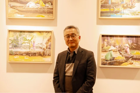 Exposition de peintures sur le Vietnam réalisées par un enseignant sud-coéen