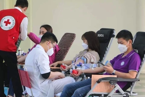 Le mouvement "Don de sang en toute sécurité - N'ayez pas peur du COVID-19" lancé à Hanoï