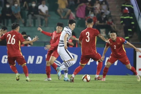 Football masculin: le Vietnam et la R. de Corée font match nul 1-1 lors du premier match amical