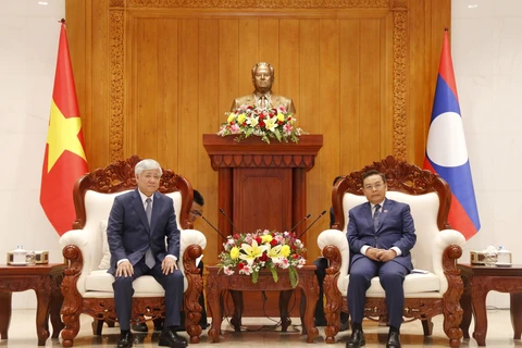 Vietnam-Laos: Le président du Comité central du FPV rencontre des dirigeants laotiens