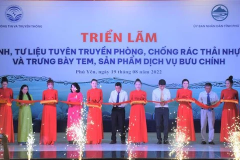 Ouverture d'une exposition sur les déchets plastiques à Tuy Hoa (Phu Yen)
