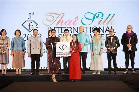 L'ao dai vietnamien honoré lors de la Semaine internationale de la mode de la soie thaïlandaise