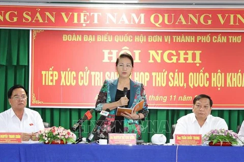 La présidente de l'AN Nguyen Thi Kim Ngan rencontre des électeurs de Can Tho