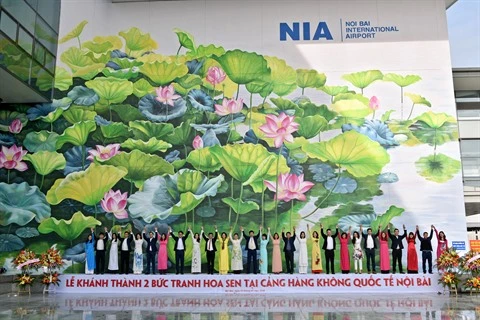 Inauguration de deux fresques de lotus à Hanoï