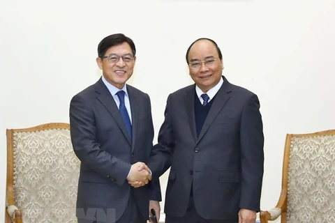 Le Premier ministre Nguyen Xuan Phuc reçoit le président du groupe Samsung