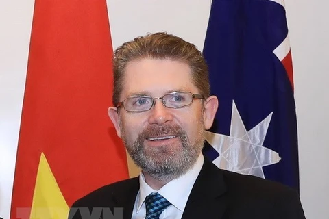 Le président du Sénat australien entame sa visite officielle au Vietnam
