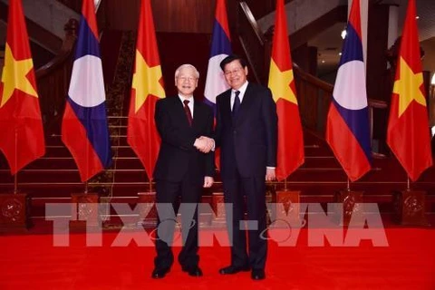 Le dirigeant vietnamien Nguyen Phu Trong rencontre des dirigeants laotiens