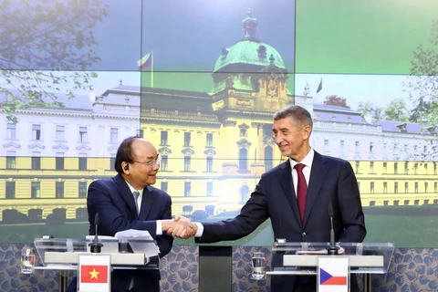 Ouvrir un vaste espace de coopération entre le Vietnam, la Roumanie et la République tchèque