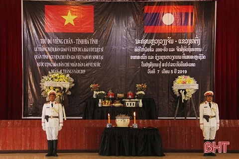 Des restes de soldats volontaires et d'experts vietnamiens rapatriés du Laos ​