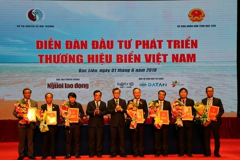 14 contrats signés au forum sur le développement de la marque maritime du Vietnam à Bac Lieu