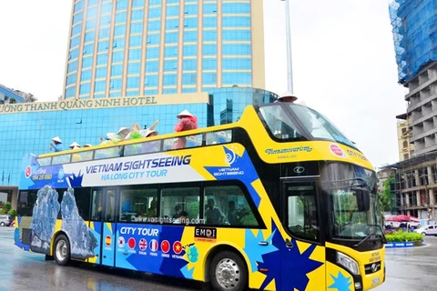 Quang Ninh lance des bus à impériale pour le tourisme
