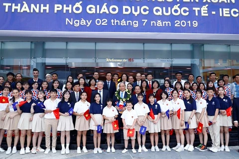 Le Premier ministre visite la Cité de l'éducation internationale de Quang Ngai