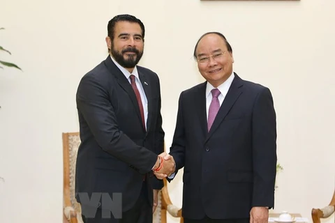 Le Premier ministre Nguyen Xuan Phuc reçoit l'ambassadeur du Panama