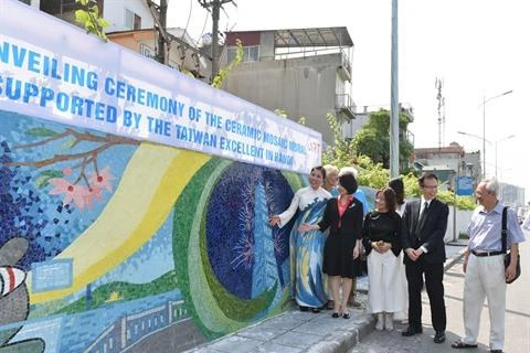 La "Route de la céramique au bord du fleuve Rouge" accueille une fresque de Taïwan (Chine)
