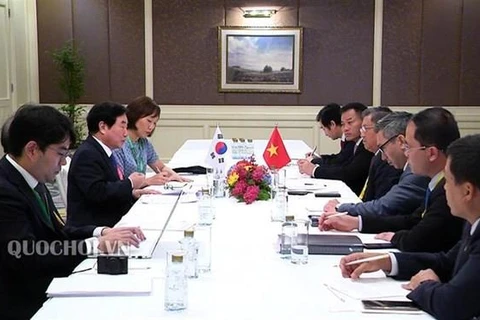  Le Vietnam intensifie la coopération parlementaire avec la R. de Corée et le Laos