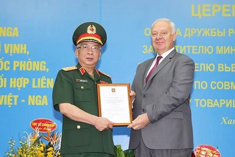 Le vice-ministre de la Défense Nguyen Chi Vinh reçoit l’Ordre de l'amitié de la Russie 