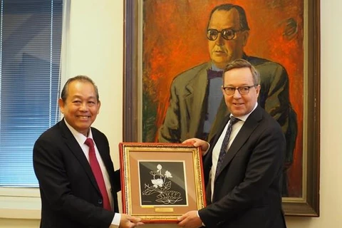  Le Vietnam et la Finlande discutent de mesures pour développer leurs relations