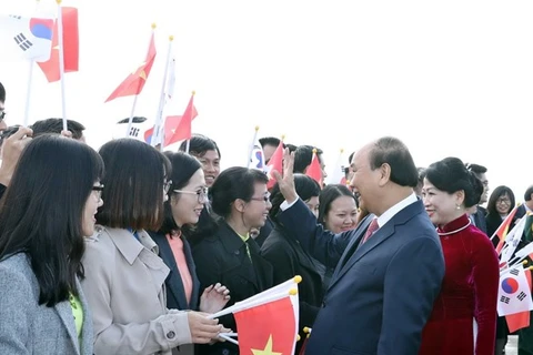 Le PM arrive à Busan pour participer au sommet commémoratif ASEAN-R. de Corée