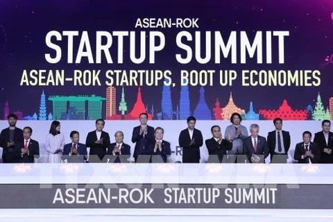 Le PM Nguyen Xuan Phuc participe au Sommet des startup ASEAN-R. de Corée