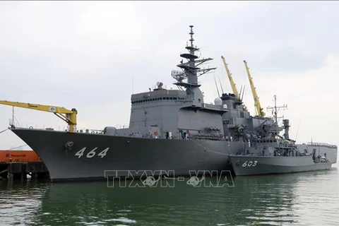 Deux navires de la Force maritime d'autodéfense japonaise en visite à Da Nang