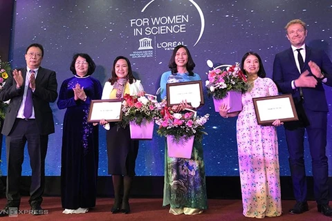 Des scientifiques vietnamiennes reçoivent des prix L’Oréal-UNESCO