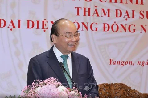Le PM Nguyên Xuân Phuc rencontre la communauté des Vietnamiens au Myanmar