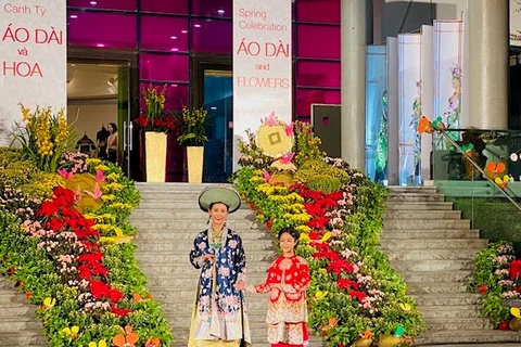 «L’ao dai et des fleurs» embellissent le printemps 2020