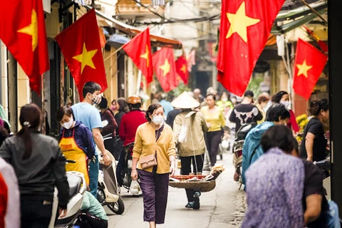 Les Vietnamiens ressentent les "fruits" de la lutte anti-épidémique