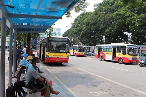 Hanoi délivre 330 000 cartes de bus gratuites