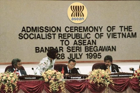 25 ans d’adhésion du Vietnam à l’ASEAN: S’unir pour une Communauté de l'ASEAN « Cohésif et réactif »
