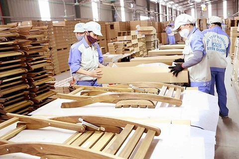Malgré le coronavirus, les exportations de bois et de meubles augmentent