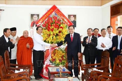 Noël : Féliciations aux catholiques de Binh Duong et de Ho Chi Minh-Ville 