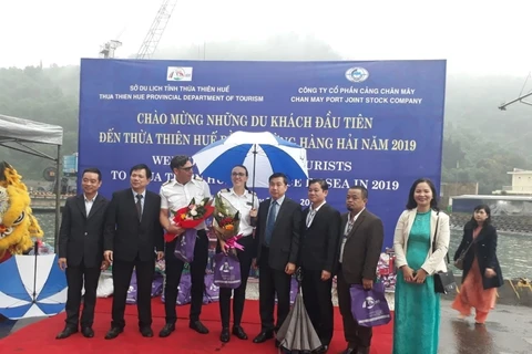 Thua Thien-Hue reçoit des premiers touristes arrivés par voie maritime 